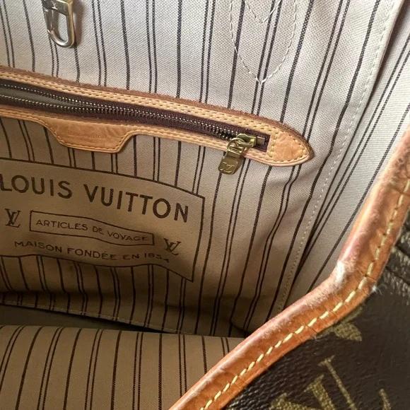Louis Vuitton Neverfull MM - Picture 8 of 11